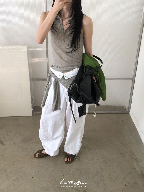 排釦翻領無袖透膚上衣